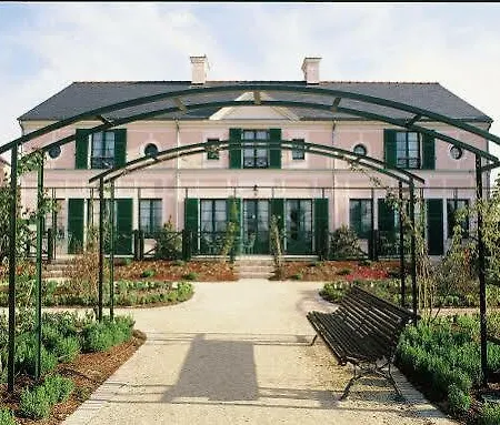 Marriott's Village D'ile-de-france Hotel 4*