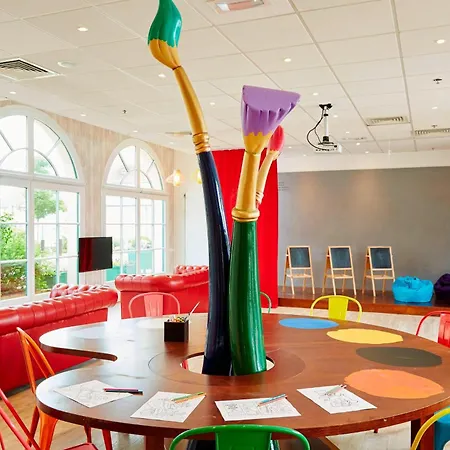 Marriott's Village D'ile-de-france Hotel 4*